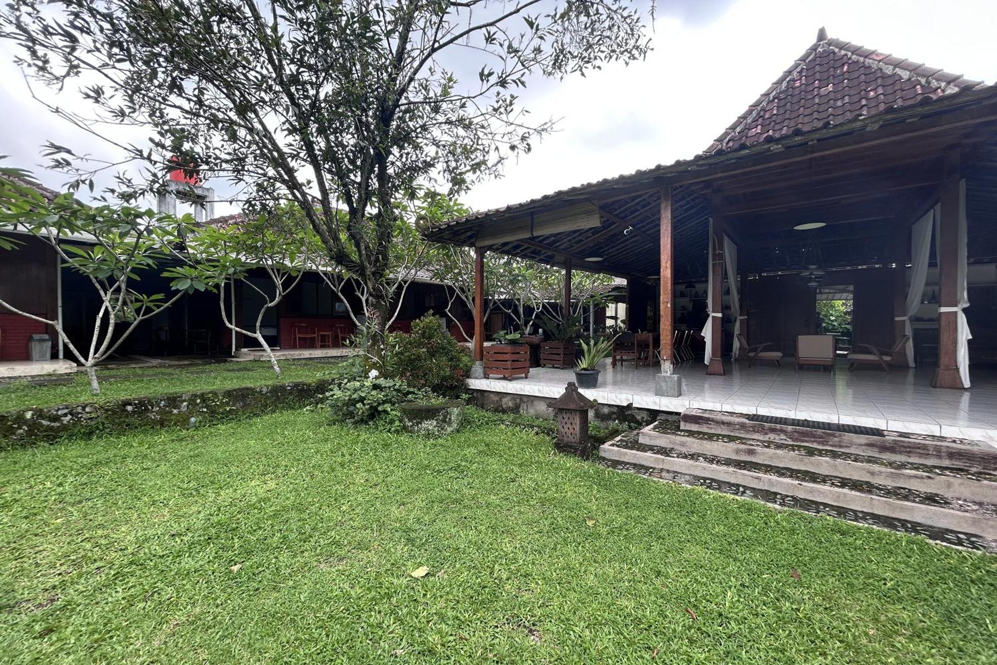 Carla Garden Hotel Yogyakarta Bagian luar foto